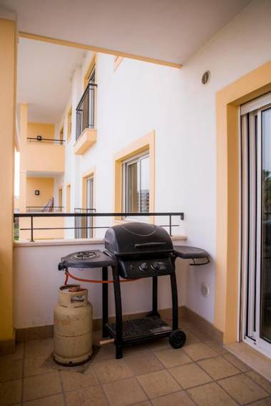 C02 - Luxury 3 Bed with Pool View