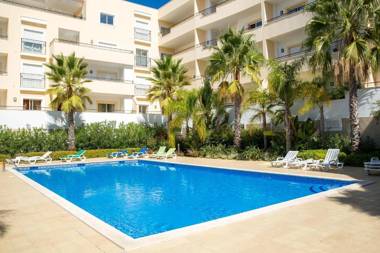 A04 - Large Modern 1 Bed Apartment with pool
