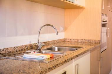 A04 - Large Modern 1 Bed Apartment with pool