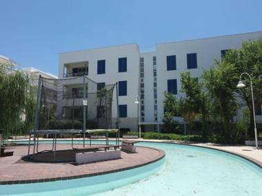 B06 - Top-Floor Marina Club 2 bed Apartment.