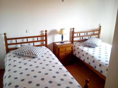 3 bedrooms villa with private pool enclosed garden and wifi at Luz 1 km away from the beach