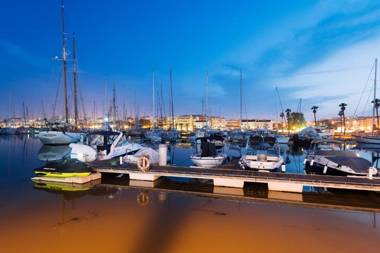 A09 - Super Central Duplex Apartment