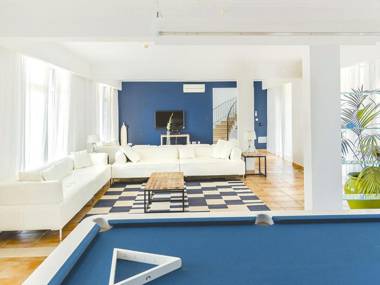 Stunning 10 bedroom villa lagoon style swimming pool jacuzzi pool table table tennis sauna gym