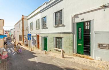 A46 - Oliveira Downtown Apartment