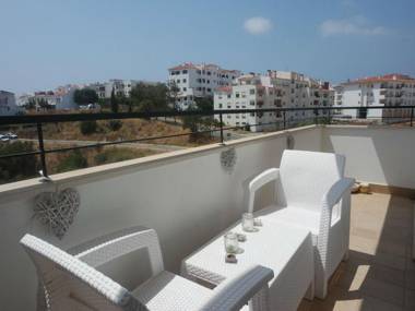 C04 - Pool View 3 Bed Apartment