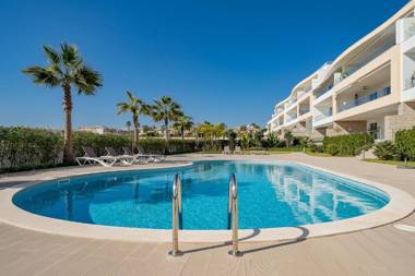 Luxury 2 Bed Apartment Porto De Mos 550m from Beach