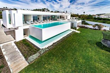 Stunning Luxury Modern Villa Miramar Luxe with all the comforts Sea views
