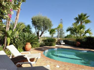 Semi-detached Villa with 1 Bedroom located near Meia Praia beach - Lagos