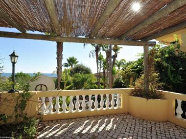 Semi-detached Villa with 1 Bedroom located near Meia Praia beach - Lagos