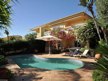 Semi-detached Villa with 1 Bedroom located near Meia Praia beach - Lagos