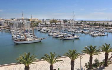 Lagos Marina view apt on main avenue near beaches