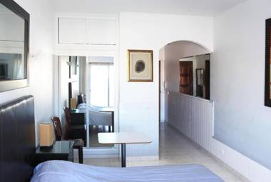 Lagos Main Avenue studio with Marina view balcony