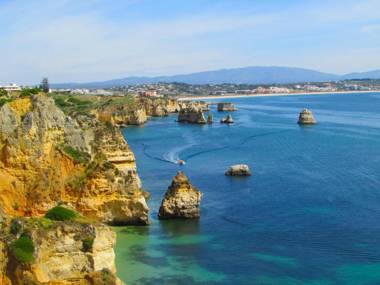 Lagos Main Avenue studio with Marina view balcony