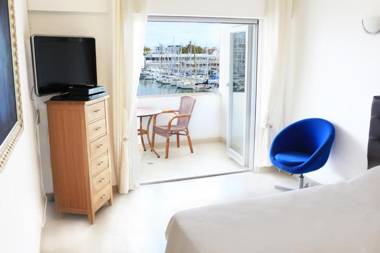 Central Lagos apt with Marina views near beaches