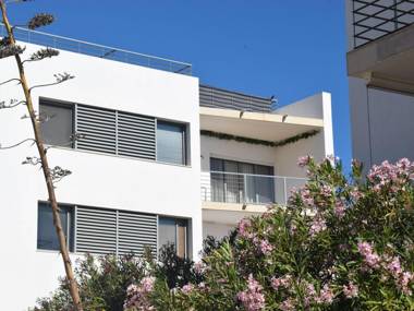 Elegant Apartment in Lagos with Fireplace