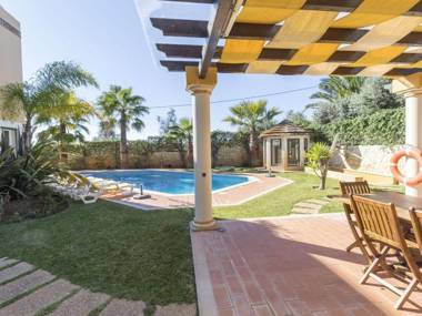 Casa Campo in Guia with 4 bedrooms sleeps 8 AcWiFi and private pool