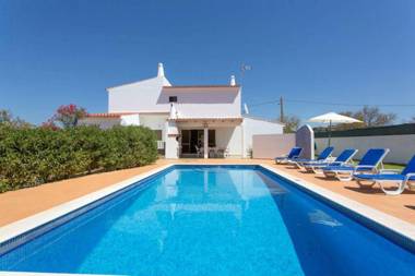 Casa Silver Gale - Sleeps 9 close to amenities and beach!