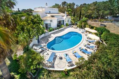 Villa Cabrita Superb location large villa walk to restaurants supermarkets beach