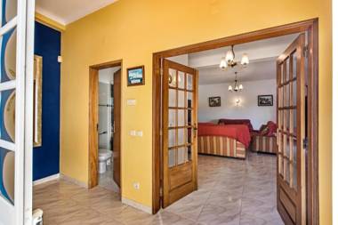 Villa Cabrita Superb location large villa walk to restaurants supermarkets beach