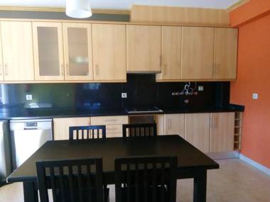 2 bedrooms appartement with enclosed garden and wifi at Urqueira