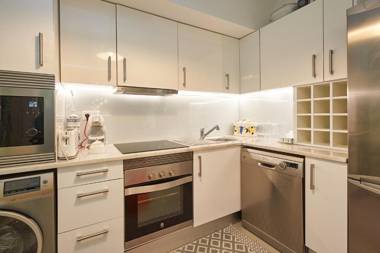 2 bedrooms property at Estoril 500 m away from the beach with enclosed garden and wifi