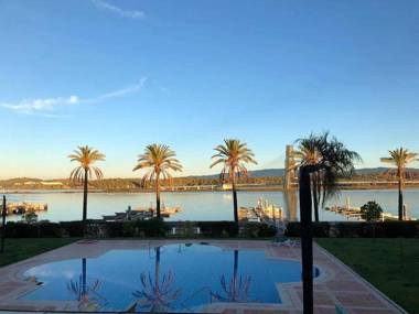 One bedroom appartement with sea view private pool and enclosed garden at Estombar 2 km away from the beach