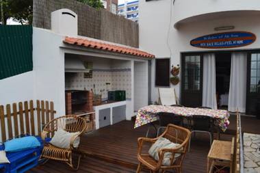 Ericeira Chill Hill Hostel & Private Rooms - Peach Garden