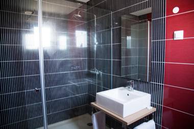 Tomas Guest House II