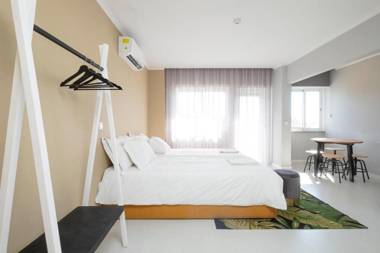 Bus Station SUITES&DORM