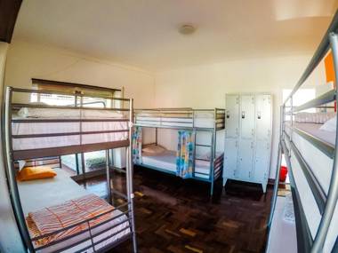 Carcavelos Surf Hostel & Surf Camp