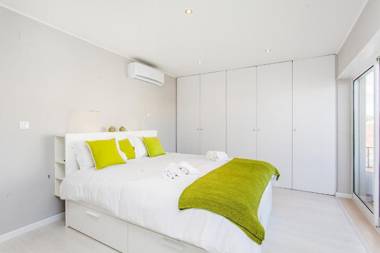 Bright Visconde Apartment