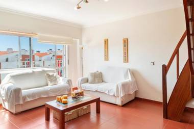 Lovely 2 Bedroom Apartment with Terrace in Cascais