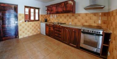 5 bedrooms villa with private pool enclosed garden and wifi at Catanhede