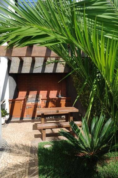 An uninterrupted 180º overlooking the Atlantic Ocean.