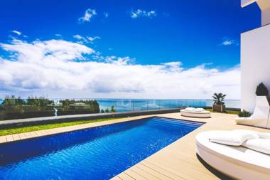 Luxury villa Carlota with private pool by HR Madeira