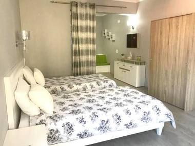 2 bedrooms appartement with sea view private pool and enclosed garden at Lombo Do Doutor 1 km away from the beach