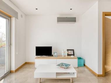 Modern Holiday Home in Salir do Porto with Swimming Pool