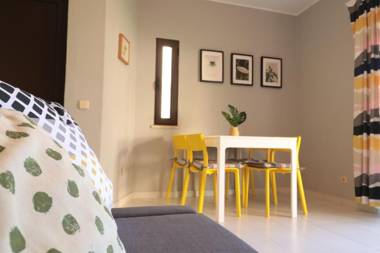 LovelyStay - Cozy 1BR Flat in Alvor with AC and Balcony