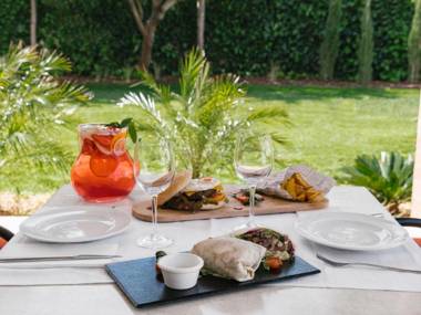 Topazio Vibe Beach Hotel & Apartments