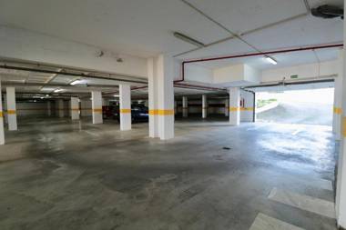 Olhos De Água 1BR with Pool AC and Free Parking