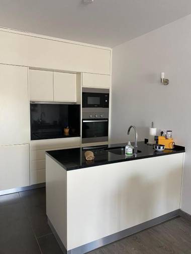 Deluxe apartment in Albufeira old town 200m walk to beach pool parking