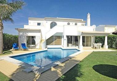Charming Albufeira Villa Villa Gale Gwenda 3 Bedrooms Close to Beach Perfect for Families