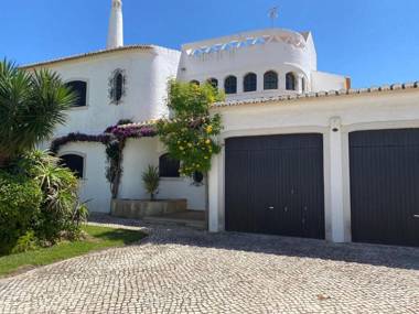 Casa Gondi - Right by Gale Beach - Large lush gardens