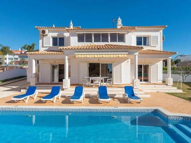 Luxury villa in Albufeira with private pool