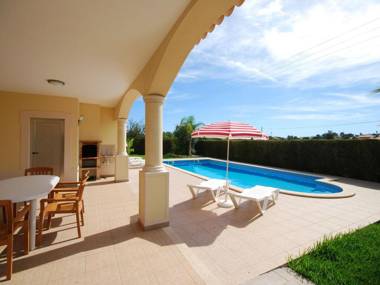 Spacious villa in Albufeira with private pool