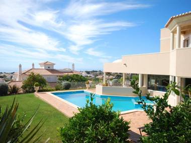Lavish Villa in Albufeira with Private Swimming Pool