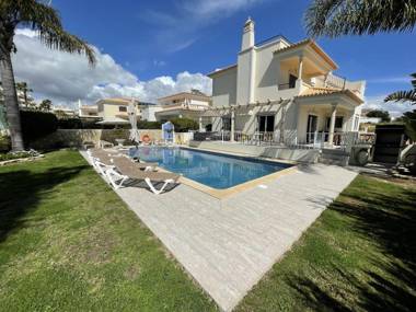 Luxury villa in Albufeira with heated private pool
