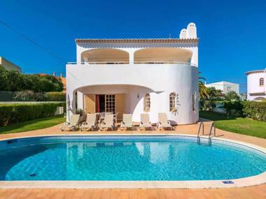 Modern Villa in Albufeira with Private Swimming Pool