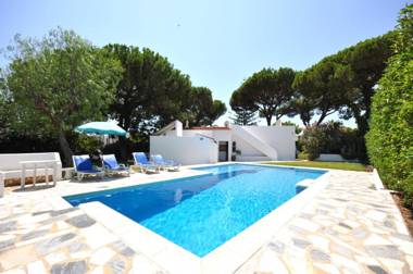 A super little villa for small parties set in a beautiful....