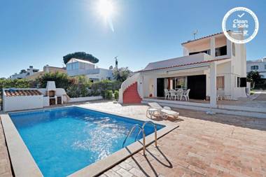 Vilamoura Ocean Villa with Pool by Homing